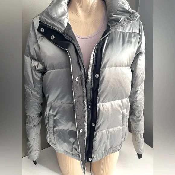 ⭐️Host Pick⭐️ Athleta Goose Down Flash Bomber Puffer Jacket Silver - Picture 5 of 10